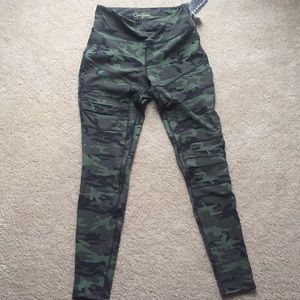 Jessica Simpson The Warmup Camo Workout leggings